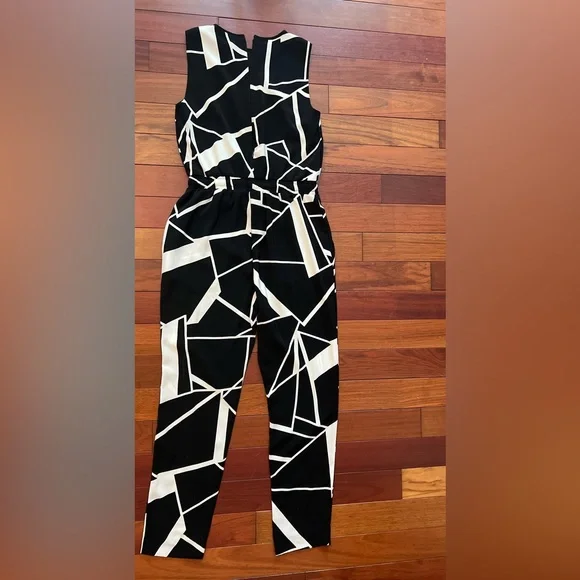 Dkny Jumpsuit Black and White Geometric EUC Size 0 - Picture 4 of 7